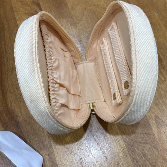 NWOT. Burberry, small makeup bag. - Picture 10 of 12